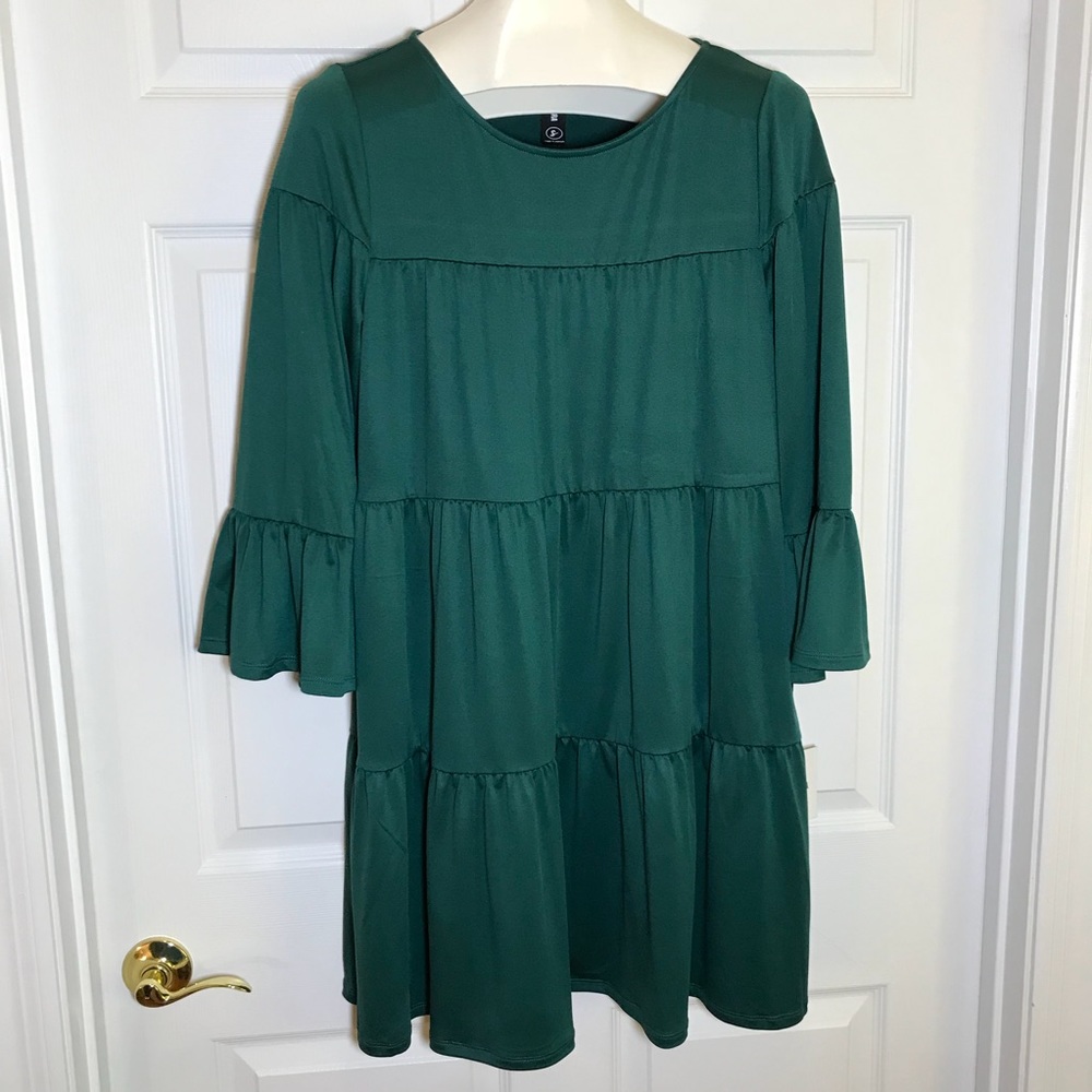 Agnes & Dora Green Tiered Bell Sleeved Dress